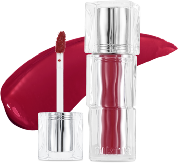 Mini tint do ust TIRTIR Waterism Glow Grapen: przezroczysta butelka, aplikator z czerwonym płynem i smuga koloru.