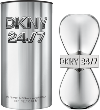 DKNY 24/7 woda perfumowana. Srebrna, metaliczna butelka w kształcie klepsydry obok cylindrycznego pudełka, widok z przodu.