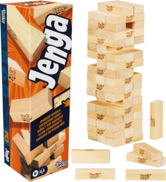 Zestaw Jenga: pudełko z logo po lewej, po prawej chwiejna wieża z jasnych, drewnianych klocków.
