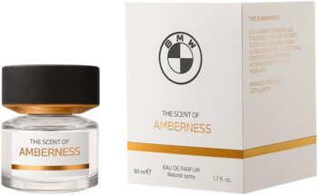 BMW The Scent of Amberness, woda perfumowana 50ml. Widok z przodu butelki z czarną nakrętką i białego pudełka z logo BMW.