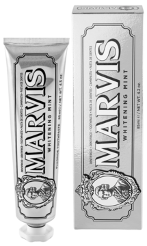 Marvis Whitening Mint, srebrna pasta do zębów w tubce i pudełku z klasycznym, grawerowanym wzorem, widok frontalny.