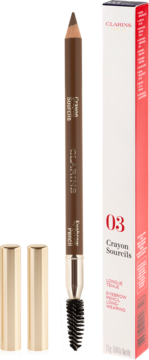 Brązowa kredka do brwi Clarins 03 Crayon Sourcils z pędzelkiem, pionowo, obok biało-czerwonego opakowania produktu.