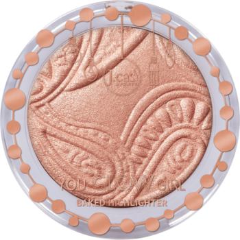 Rozświetlacz J.Cat Beauty You Glow Girl 107 Moon And Back, pieczony, różowo-złoty, z wytłoczonym wzorem paisley.