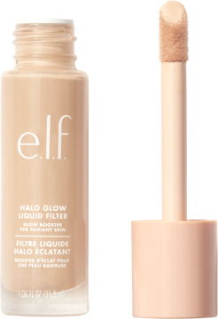 e.l.f. Halo Glow Liquid Filter, płynny rozświetlacz w jasnej butelce, aplikator z gąbką obok, widok z boku.