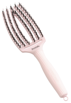 Jasnoróżowa szczotka Olivia Garden Fingerbrush z czarnymi zębami, do rozczesywania włosów, widok pod kątem.