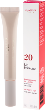 Beżowy błyszczyk Clarins Lip Perfector w tubce i jego białe opakowanie z czerwonymi detalami na białym tle.