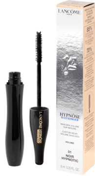Czarny tusz Lancôme Hypnôse Waterproof z otwartą tubą i wyjętą szczoteczką, obok stoi opakowanie.