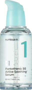 Numbuz:n No.1 Pantothenic B5 Active Soothing Serum w przezroczystej szklanej butelce z niebieską pompką.