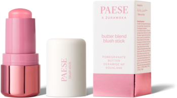 Paese Butter Blend Blush Stick Peony: otwarty różowy sztyft, zamknięcie i pudełko obok, widok z przodu.
