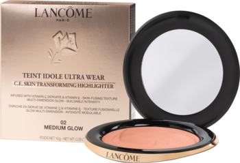 Lancôme Teint Idole Ultra Wear rozświetlacz 02 Medium Glow, otwarty kompakt z lustrem i brzoskwiniowo-złotym pudrem, obok pudełko.