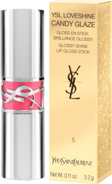 YSL Loveshine Candy Glaze, różowy błyszczyk w srebrnym sztyfcie obok złotego pudełka na białym tle.