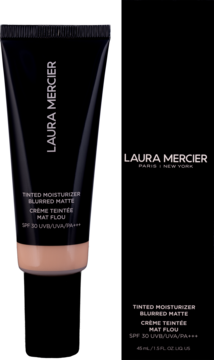 Laura Mercier Tinted Moisturizer Blurred Matte SPF 30, tuba i czarne pudełko obok, z beżowym dnem tuby.