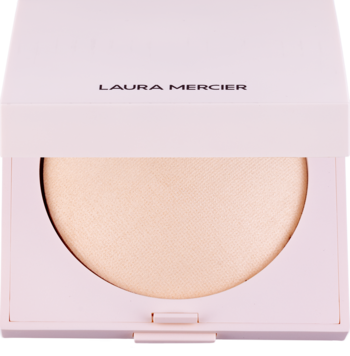 Otwarty rozświetlający puder Laura Mercier w jasnoróżowym kompakcie, widoczny beżowy odcień.