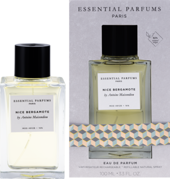 Perfumy Essential Parfums Nice Bergamote: przezroczysta butelka z jasnym płynem i czarnym korkiem, obok pudełko w szaro-białe wzory.