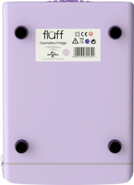 Tył fioletowej mini-lodówki Fluff Cosmetics Fridge z etykietą producenta i gumowymi stopkami.