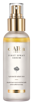 D'Alba First Spray Serum z białymi truflami, dwufazowe, w przezroczystej butelce ze złotą pompką.