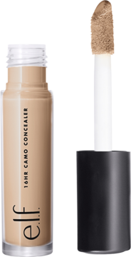 Matujący korektor e.l.f. 16hr Camo Light Beige, butelka z aplikatorem obok, widok z przodu.