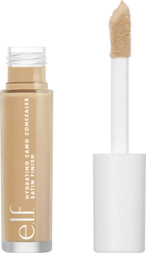 e.l.f. Hydrating Camo Concealer, płynny korektor w odcieniu Tan Sand, z dużym aplikatorem obok, satynowe wykończenie.