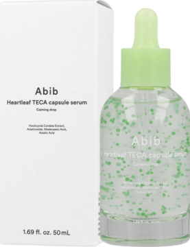 Abib Heartleaf TECA capsule serum, butelka z zielonymi kapsułkami i białe pudełko, widok z przodu.