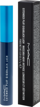 Tusz MAC Extended Play Gigablack Lash w ciemnoniebieskiej tubie z niebieską nakrętką i czarne opakowanie, widok z boku.