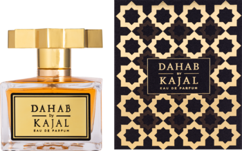 Kajal Dahab Eau de Parfum: złota butelka perfum i eleganckie pudełko z arabskim wzorem, widok z przodu.