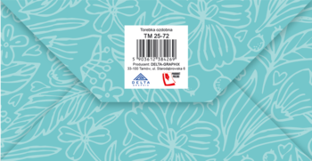 Tył luksusowej niebieskiej torebki prezentowej z białym kwiatowym wzorem, etykietą produktową i kodem. Idealna na kosmetyki.