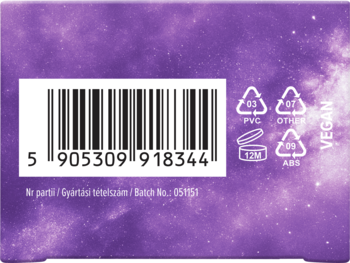 Tył fioletowego opakowania bronzera z kodem kreskowym, numerem partii, symbolami recyklingu i napisem VEGAN.