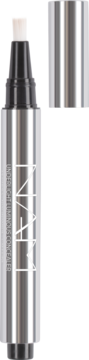 NARS Radiant Creamy Concealer, srebrny korektor rozświetlający w pędzelku, nasadka obok.