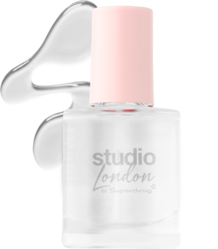 Bezbarwny lakier Studio London w butelce z różową nakrętką, widok z przodu, z delikatną białą smugą.