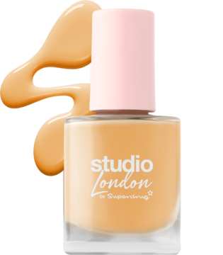 Podkład do twarzy Studio London, jasny beż, w szklanej butelce z różową nakrętką i kroplą na tle.