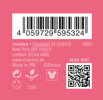 Tył różowej etykiety gąbki do makijażu Essence: kod kreskowy, QR code, logo Disney i Vegan, tekst o produkcji.