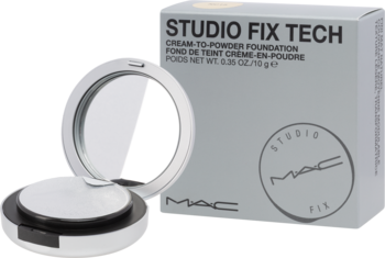 Podkład MAC Studio Fix Tech kremowo-pudrowy: otwarty srebrny kompakt z lusterkiem, obok szare pudełko pionowo.