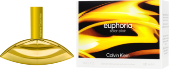 Calvin Klein Euphoria Solar Elixir, złoty flakon perfum o fantazyjnym kształcie obok pudełka z płomiennym wzorem.