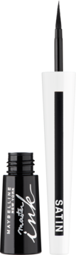 Dwa eyelinery Maybelline: Master Ink w czarnej otwartej butelce i Satin w białym pisaku z czarnym akcentem.