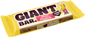 Ma Baker Giant Bar, bananowy baton zbożowy z polewą jogurtową, w żółtym opakowaniu, widok pod lekkim kątem.
