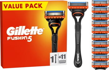 Gillette Fusion5 Value Pack: maszynka z 5 ostrzami, czarnym uchwytem i 11 wymiennymi wkładami, widok przodem.
