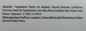 Zbliżenie na listę składników woskowych plastrów do depilacji Sensual, tekst po polsku i angielsku na białym tle.
