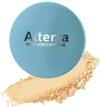 Jasnoniebieskie wieczko pudru Alterra Naturkosmetik oraz obok rozsypany sypki puder nr 02 Medium.