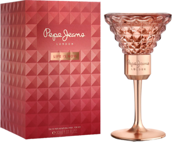 Pepe Jeans Life Is Now woda perfumowana: czerwone pudełko z fakturą i miedziana butelka z kielichowym topem.