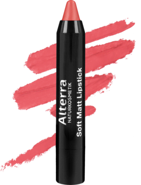 Czerwona pomadka Alterra Soft Matt Lipstick w kredce, widok z przodu na tle matowych swatchy koloru.