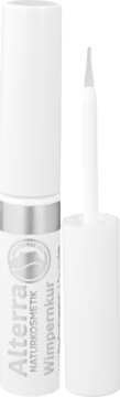 Alterra Wimpernkur, białe serum do rzęs z naturalnych kosmetyków, z wyciągniętym aplikatorem obok butelki.