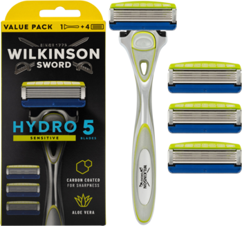 Wilkinson Sword Hydro 5 Sensitive maszynka z 5 ostrzami i 4 wkłady, widok obok czarnego opakowania.