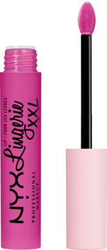 Matowa pomadka NYX Lingerie XXL w fuksjowym kolorze, otwarta, z aplikatorem obok, na różowym tle.