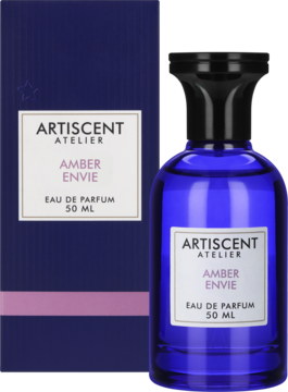 Męska woda perfumowana Artiscent Atelier Amber Envie 50ml. Granatowa butelka i pudełko z białymi etykietami, nuty bursztynu.