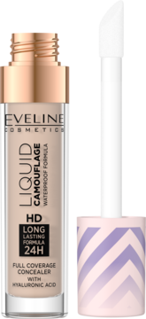 Eveline Liquid Camouflage HD korektor, butelka jasny beż obok wyjętego aplikatora, widok z przodu.