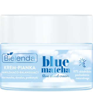 Bielenda Blue Matcha krem-pianka nawilżająco-balansujący, biały słoiczek z błękitnym wzorem chmur, widok z przodu.