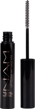NAM Up to the Sky wegańska maskara 92% naturalna, czarna tubka z miedzianymi napisami i otwartą szczoteczką.