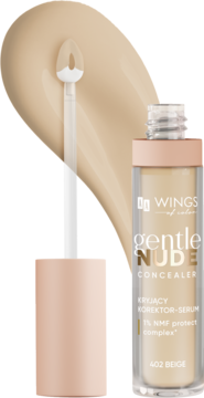 Beżowy korektor-serum Gentle Nude 402 Beige z aplikatorem i smugą produktu na jasnym tle.