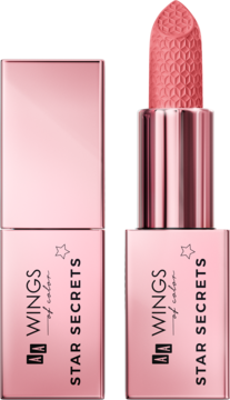 Dwie pomadki AA Wings Star Secrets semi-matte 200: otwarta różowa z tłoczeniem i zamknięte opakowanie.