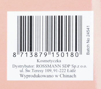 Różowa kosmetyczka damska, zbliżenie tyłu etykiety z kodem kreskowym i danymi dystrybutora Rossmann.